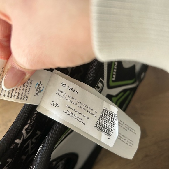 Warrior Youth Hockey Shoulder Pads Black Green youth size Small - Picture 3 of 7